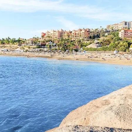 Lf 2 Bedrooms With Well Connected, Beach, Pool Apartman